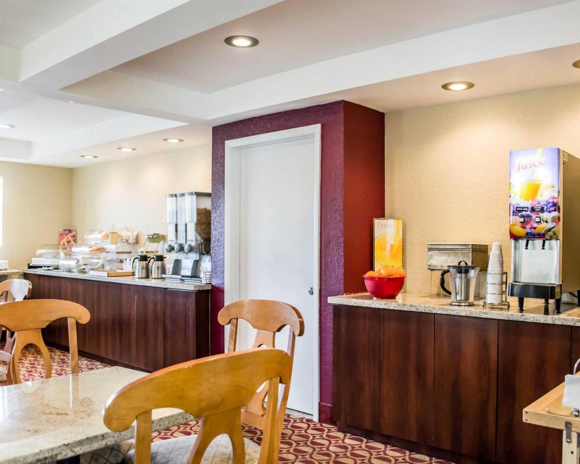 Econo Lodge Busch Gardens טאמפה מראה חיצוני תמונה